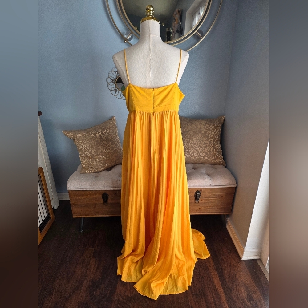 Obando Honeycomb Gown - Picture 4 of 7